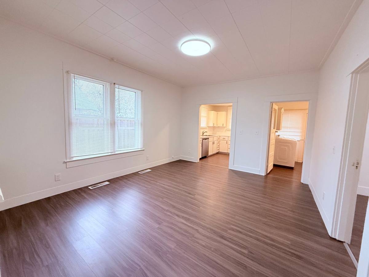 House for rent at 8238 SE Liebe St, Portland, OR 97266