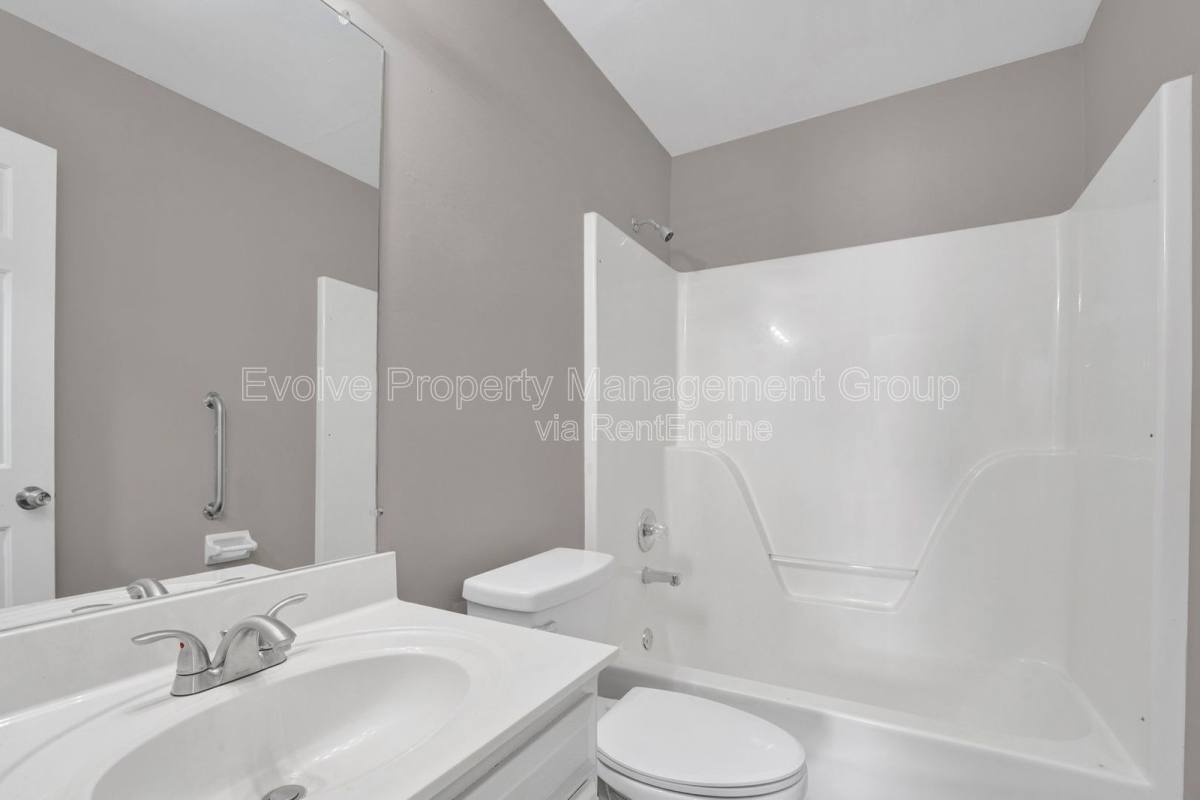 Apartment for rent at 3014 Meadows Lane, Memphis, TN 38118