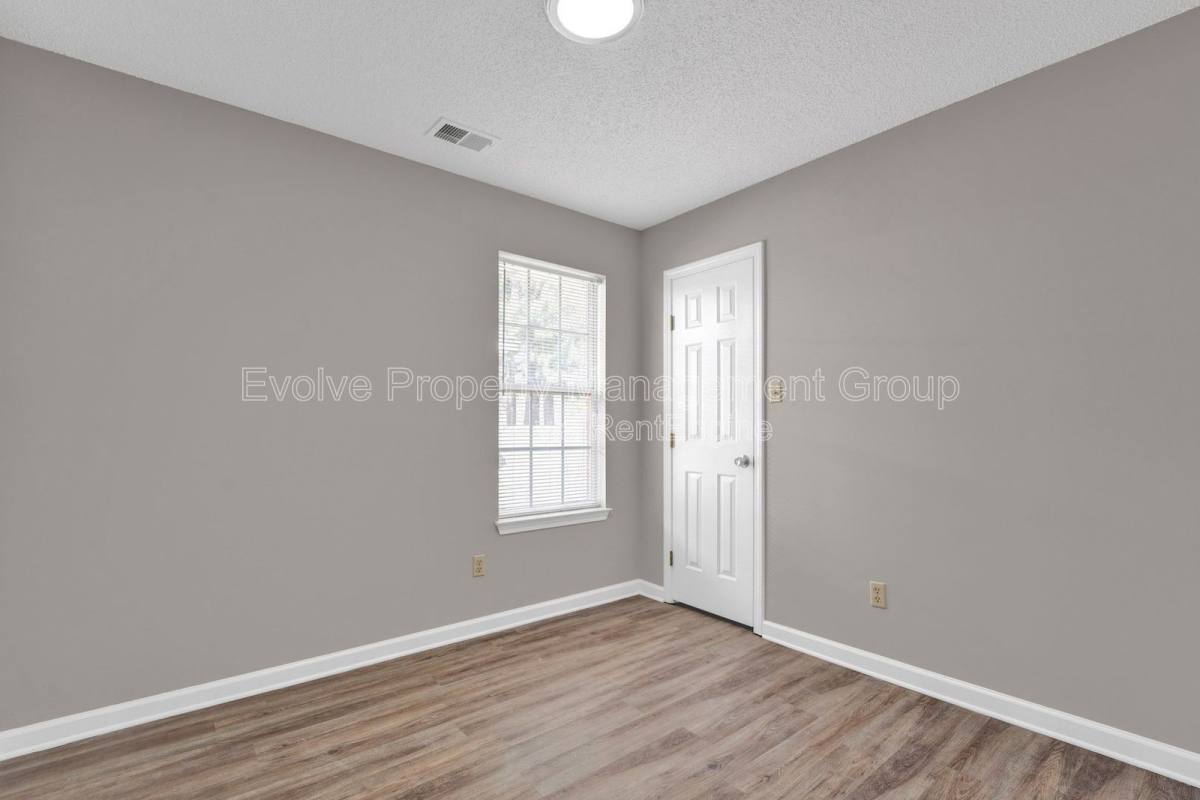 Apartment for rent at 3014 Meadows Lane, Memphis, TN 38118