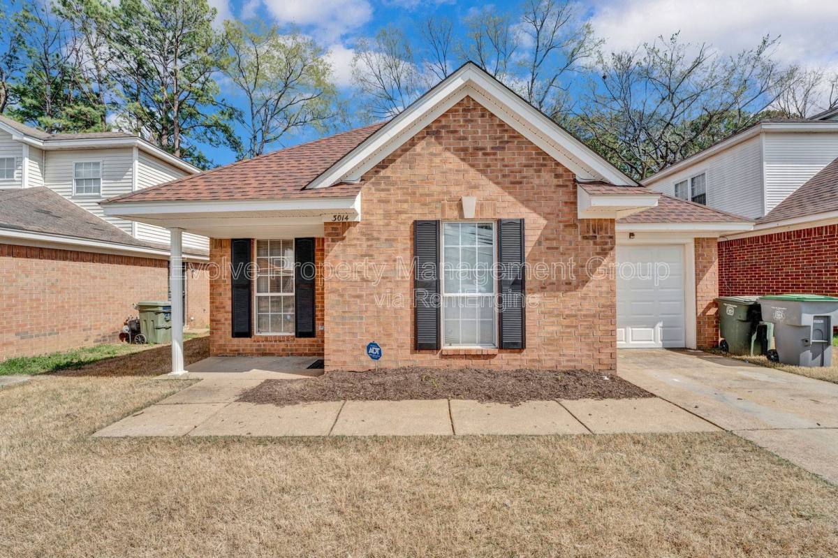Apartment for rent at 3014 Meadows Lane, Memphis, TN 38118