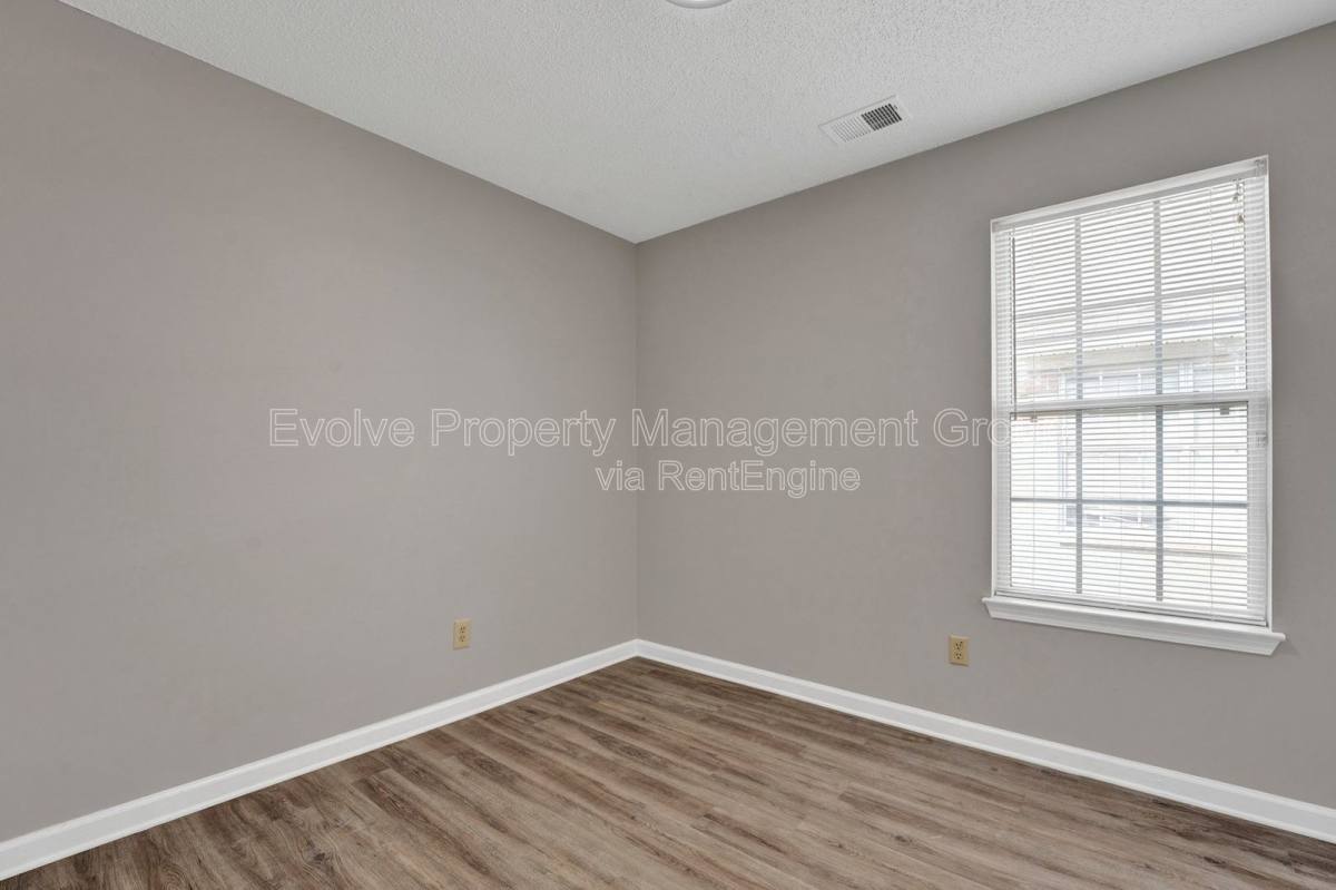 Apartment for rent at 3014 Meadows Lane, Memphis, TN 38118