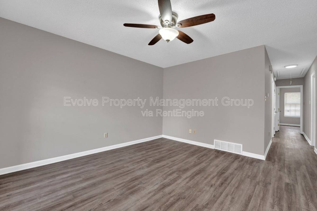 Apartment for rent at 3014 Meadows Lane, Memphis, TN 38118