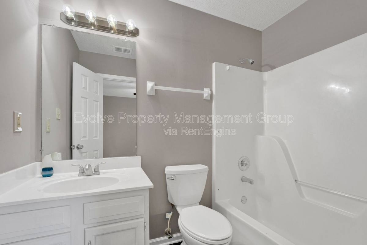 Apartment for rent at 3014 Meadows Lane, Memphis, TN 38118