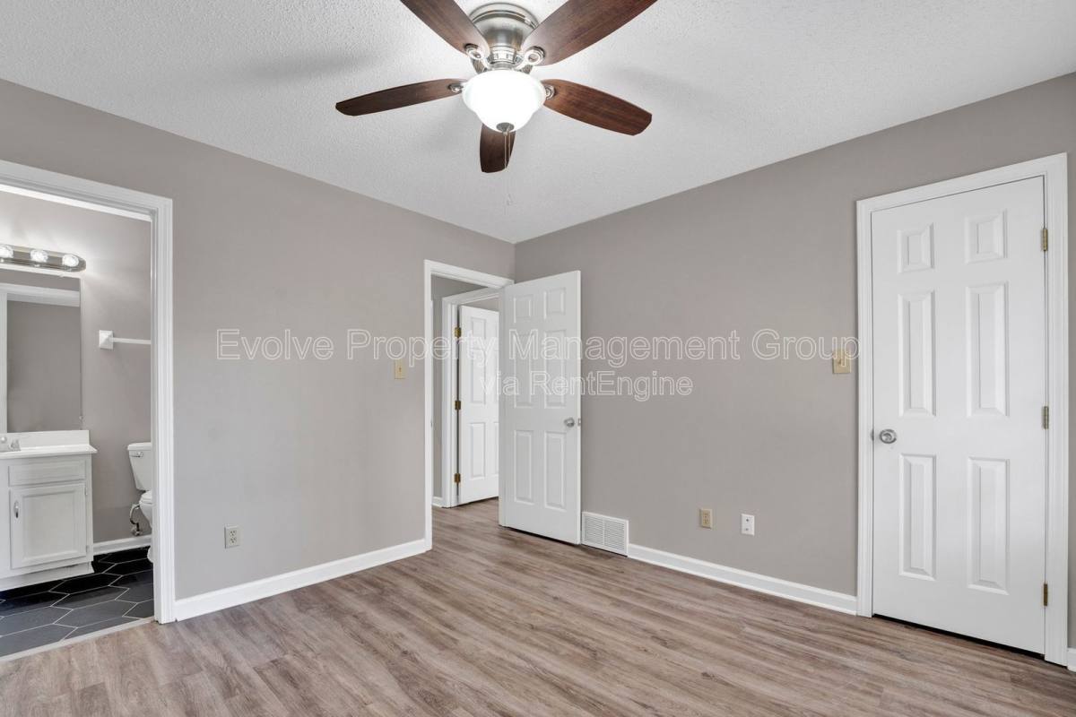 Apartment for rent at 3014 Meadows Lane, Memphis, TN 38118