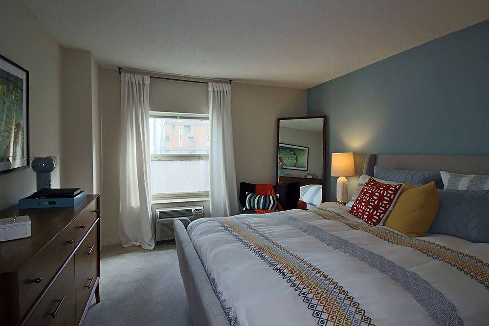Apartment for rent at 9 W Chestnut St, Chicago, IL 60610