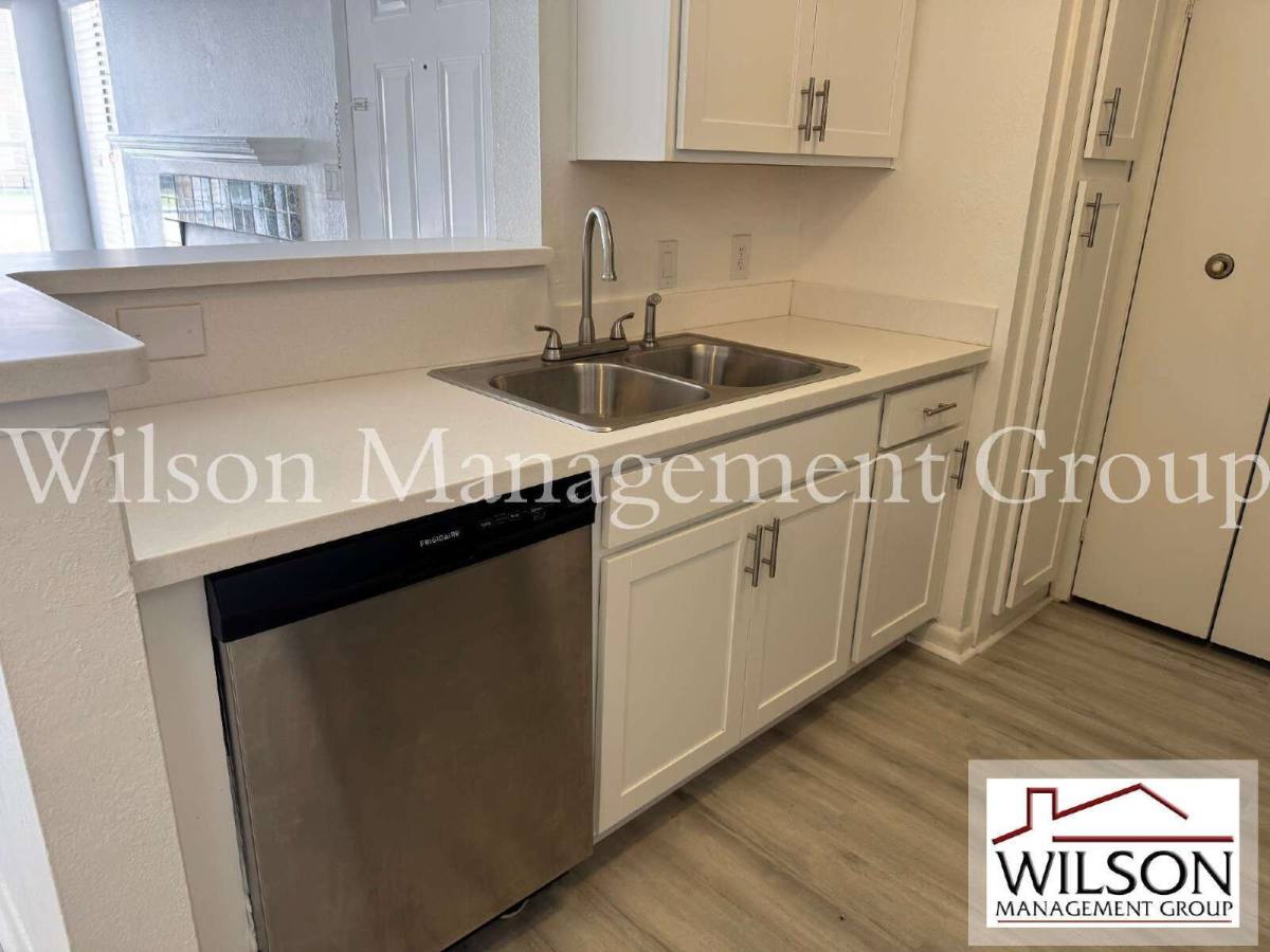 Condo for rent at 5540 Devonbriar Way #H104, Orlando, FL 32822