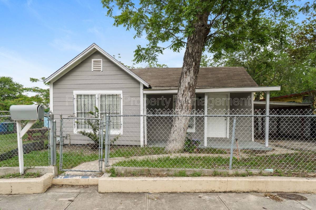House for rent at 614 N Sabinas St, San Antonio, TX 78207