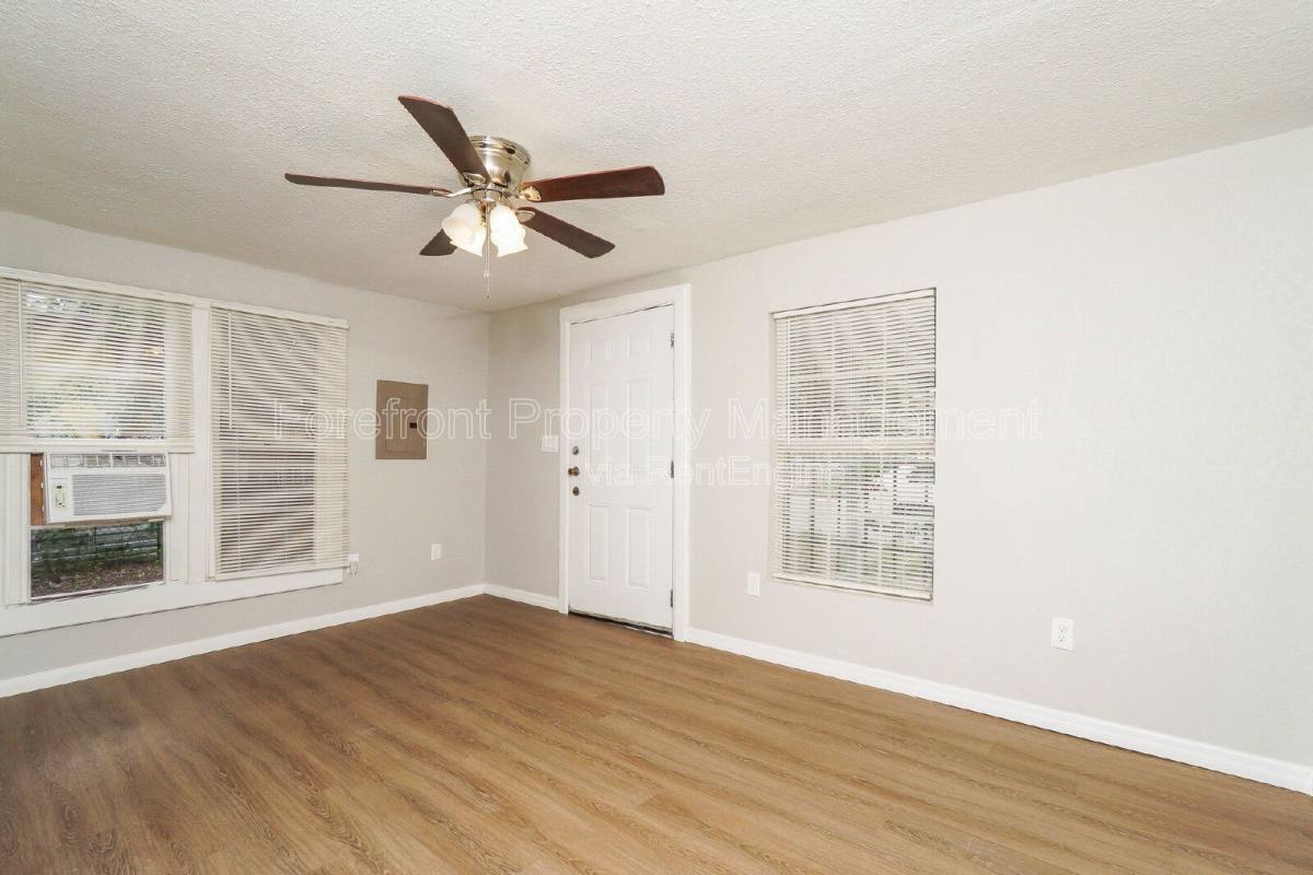 House for rent at 614 N Sabinas St, San Antonio, TX 78207