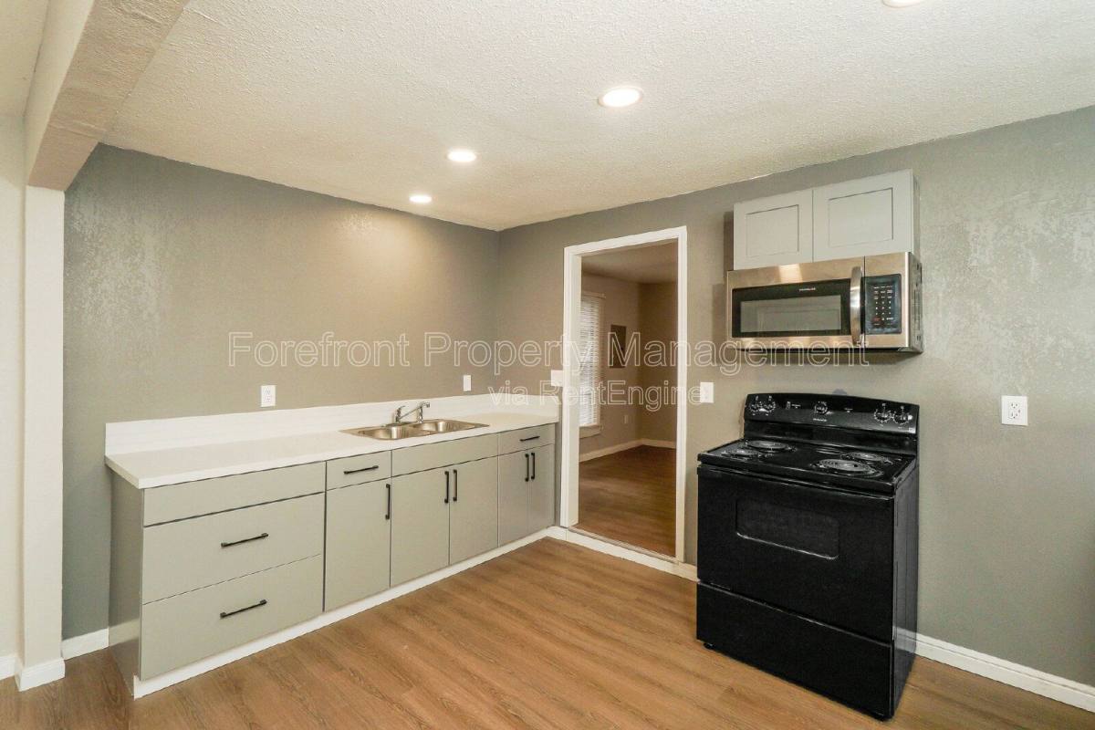 House for rent at 614 N Sabinas St, San Antonio, TX 78207