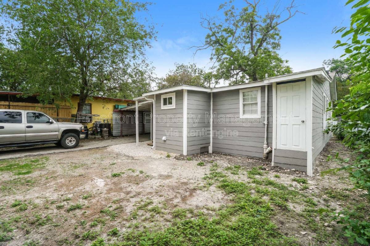 House for rent at 614 N Sabinas St, San Antonio, TX 78207
