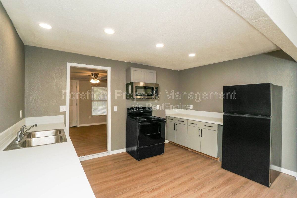 House for rent at 614 N Sabinas St, San Antonio, TX 78207