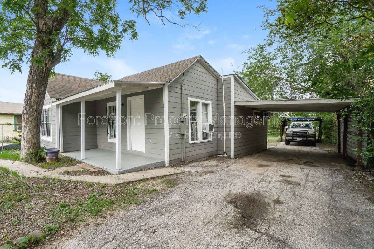 House for rent at 614 N Sabinas St, San Antonio, TX 78207