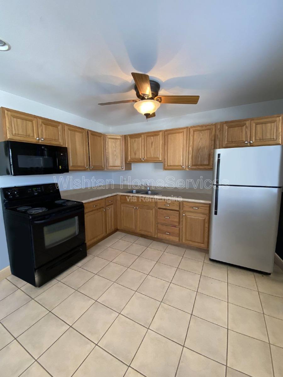 Apartment for rent at 518 W Murray St #A, Macomb, IL 61455