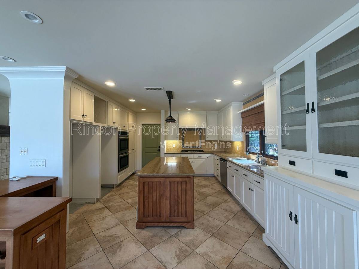 Apartment for rent at 2166 Palomar Ave, Ventura, CA 93001