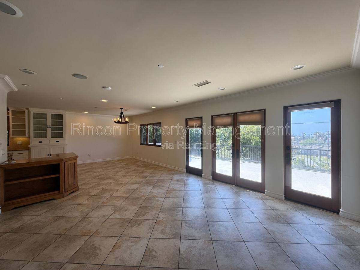 Apartment for rent at 2166 Palomar Ave, Ventura, CA 93001