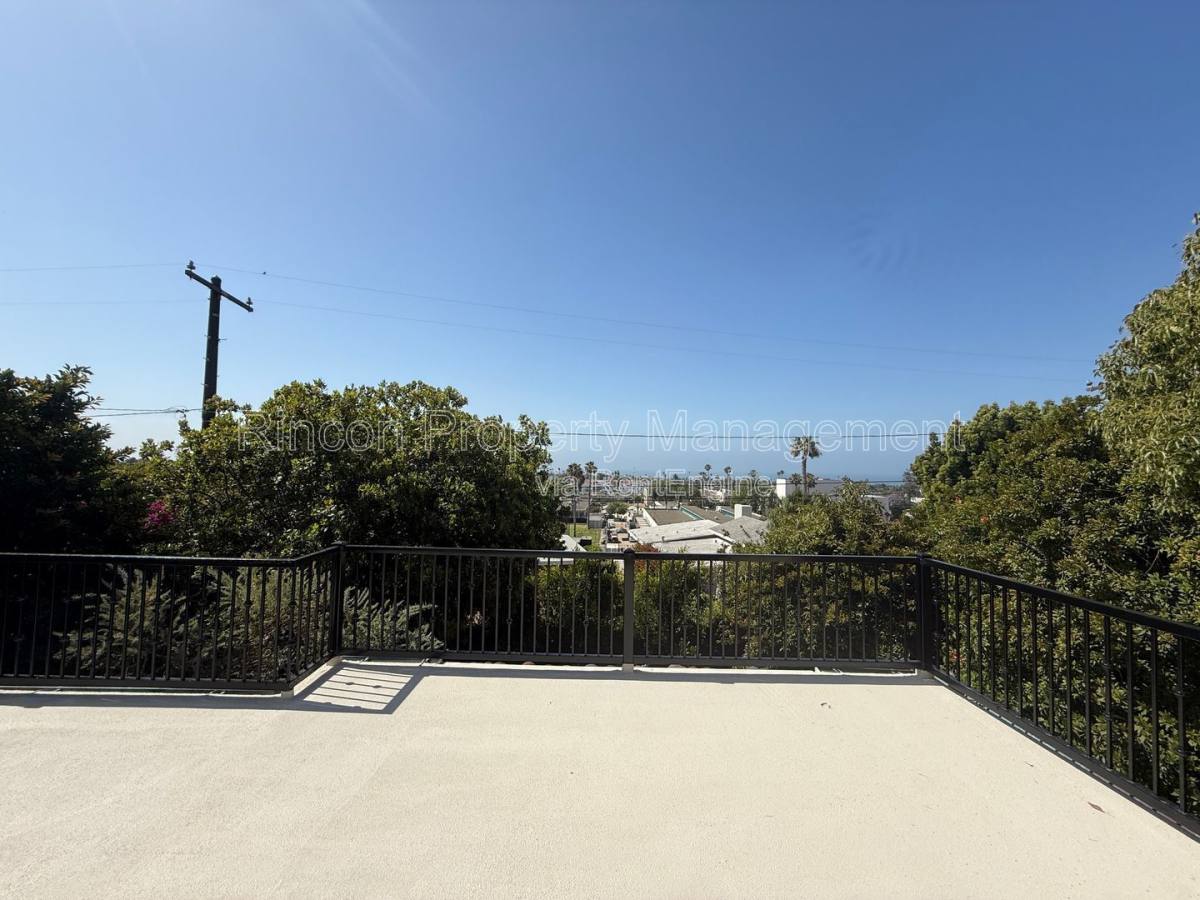 Apartment for rent at 2166 Palomar Ave, Ventura, CA 93001