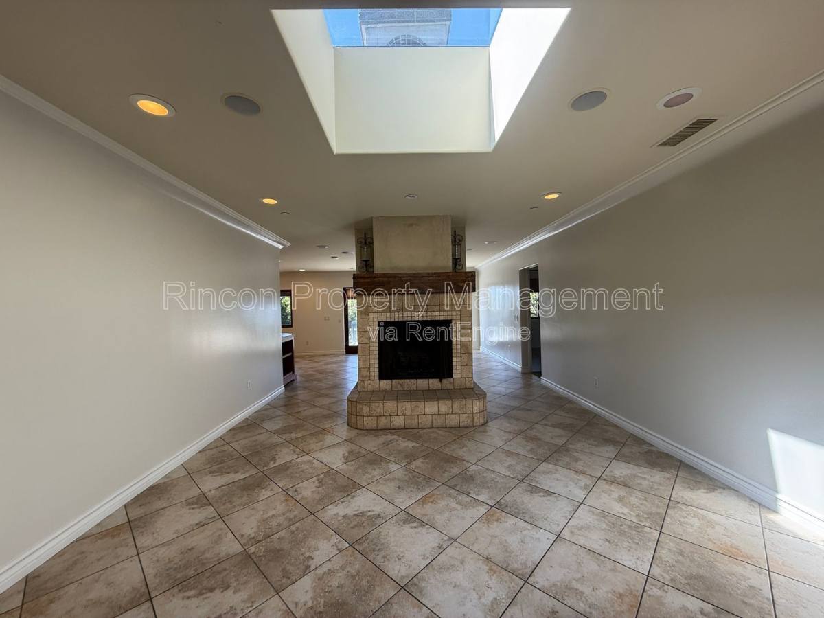 Apartment for rent at 2166 Palomar Ave, Ventura, CA 93001