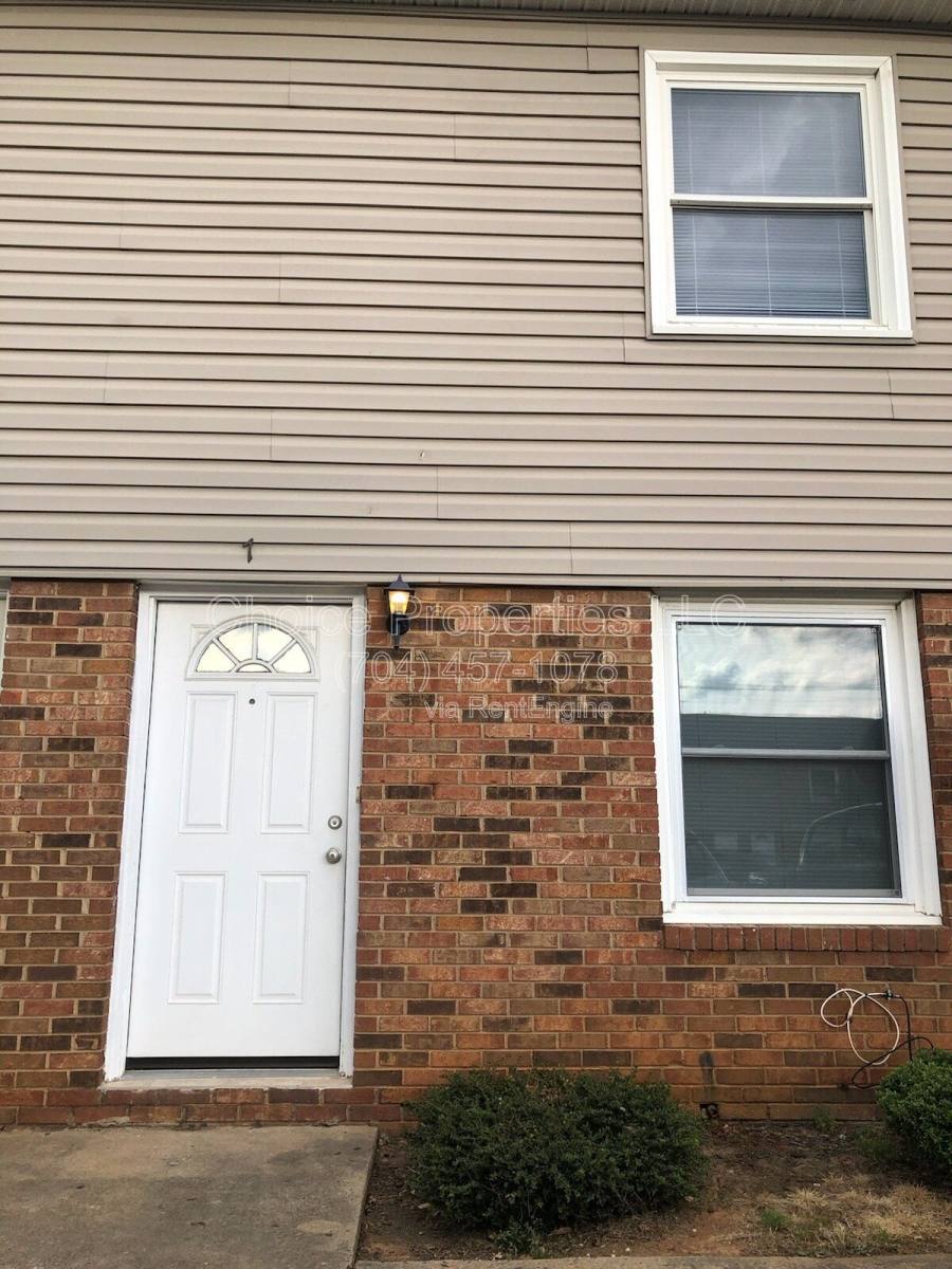 Apartment for rent at 5804 Cedars E Court #1, Charlotte, NC 28212