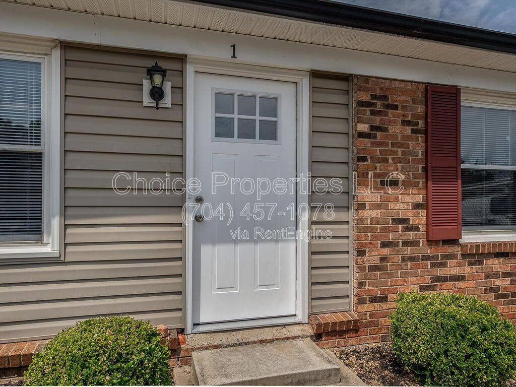 Apartment for rent at 5804 Cedars E Court #7, Charlotte, NC 28212