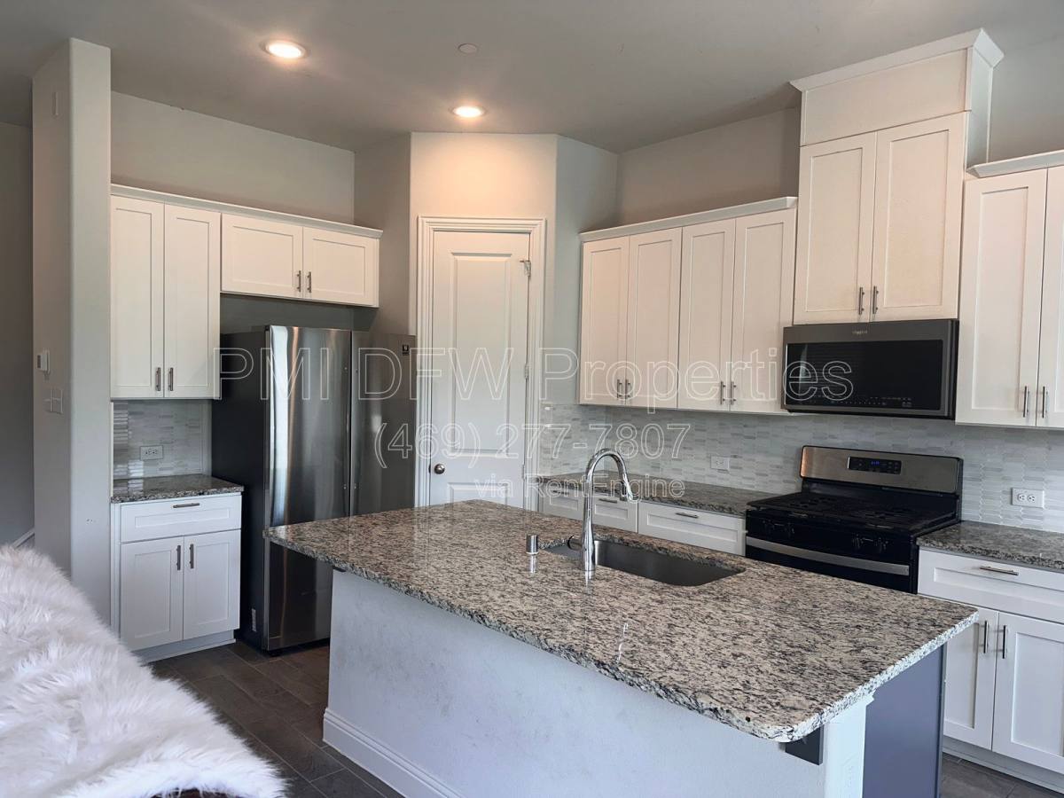 House for rent at 525 Hutchinson Lane, Lewisville, TX 75077