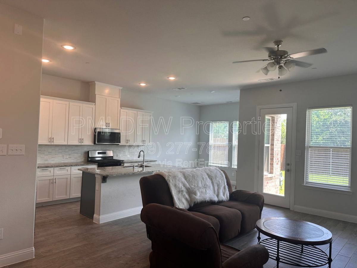 House for rent at 525 Hutchinson Lane, Lewisville, TX 75077
