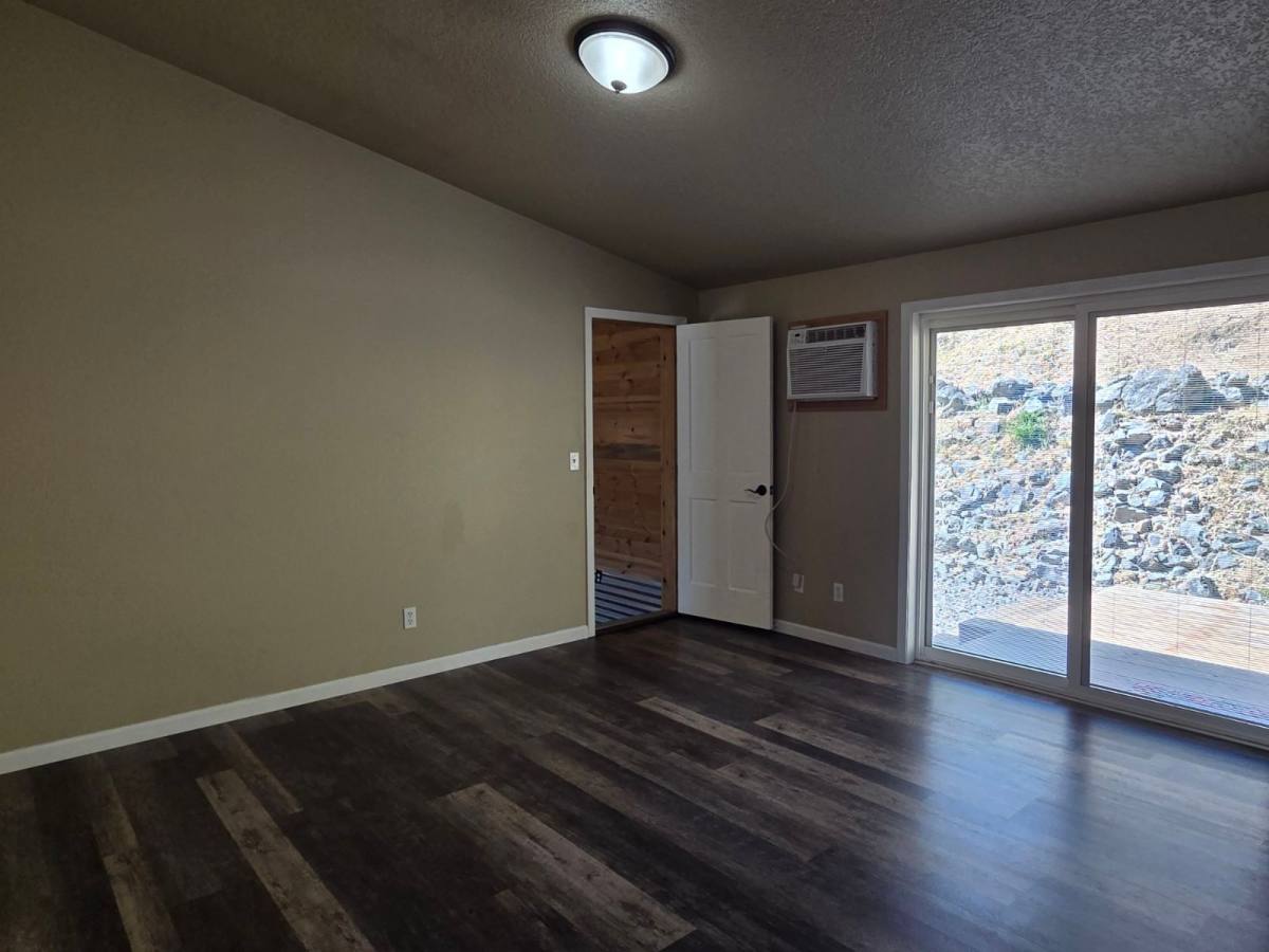 House for rent at 941 Colonial Rd, Roseburg, OR 97471