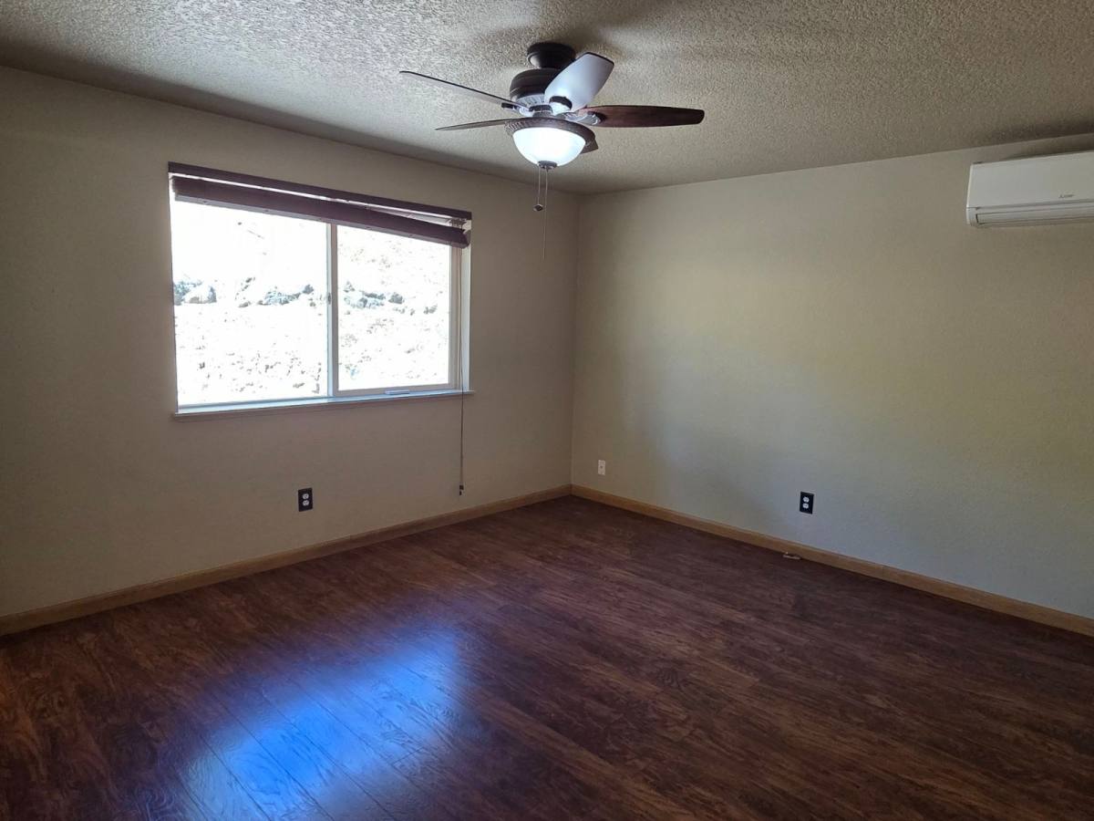 House for rent at 941 Colonial Rd, Roseburg, OR 97471