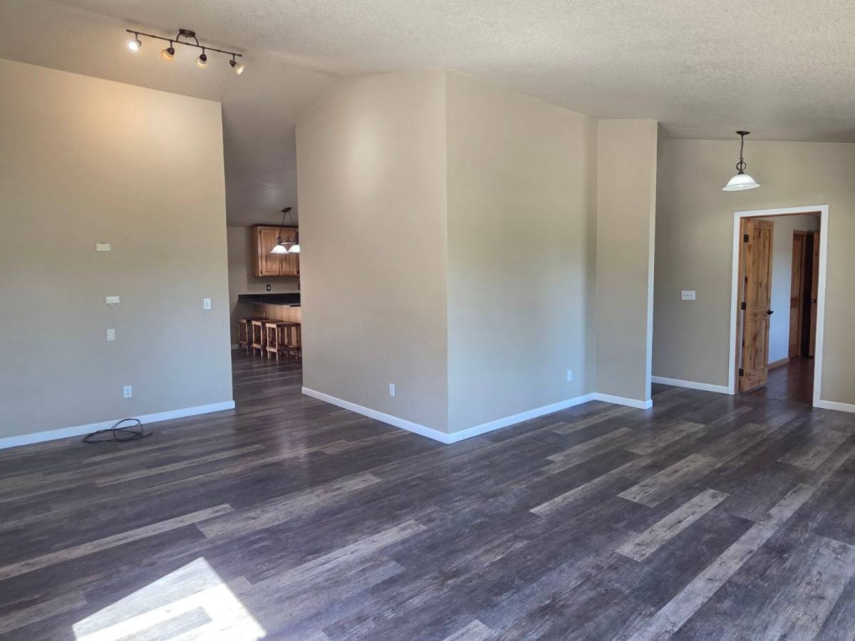 House for rent at 941 Colonial Rd, Roseburg, OR 97471