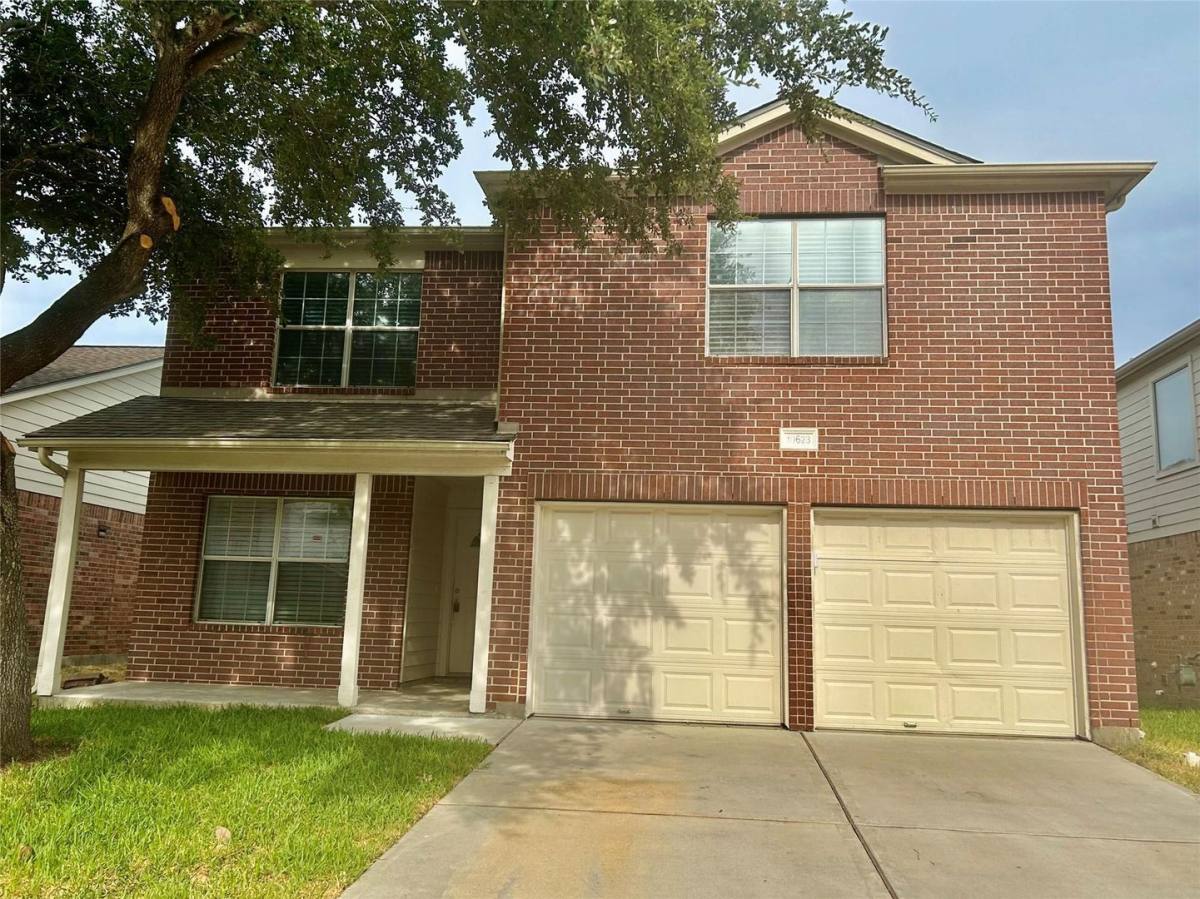 House for rent at 10623 Sugar Trace Dr, Sugar Land, TX 77498