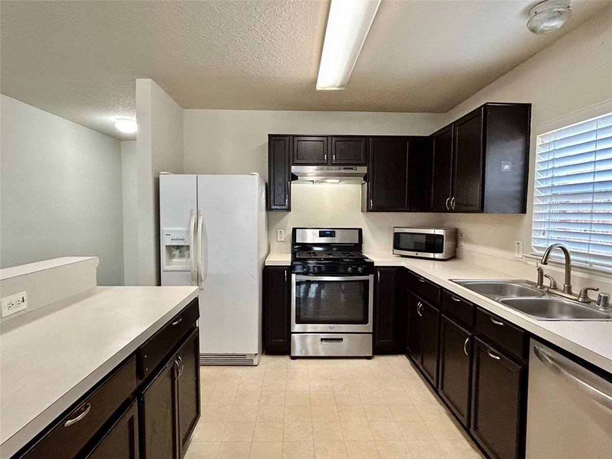 House for rent at 10623 Sugar Trace Dr, Sugar Land, TX 77498