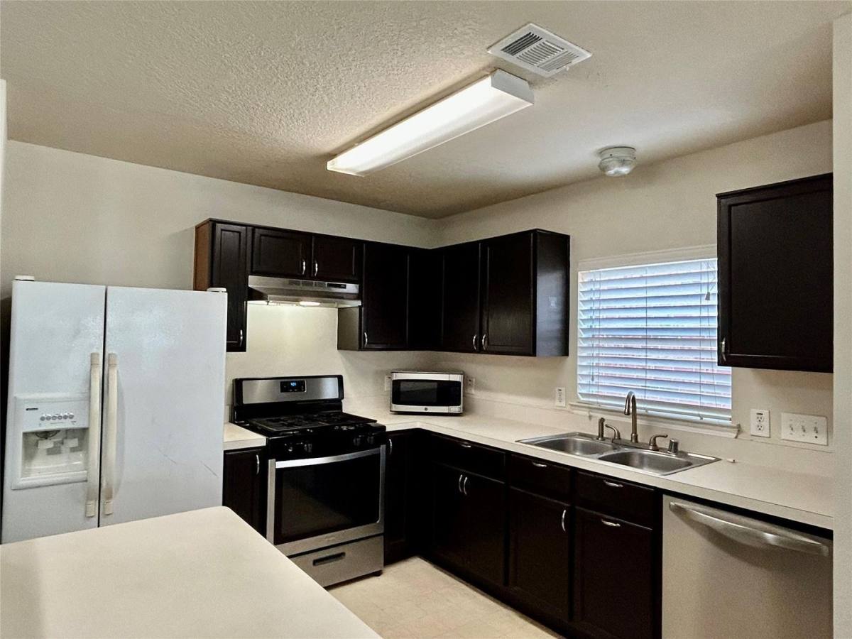 House for rent at 10623 Sugar Trace Dr, Sugar Land, TX 77498
