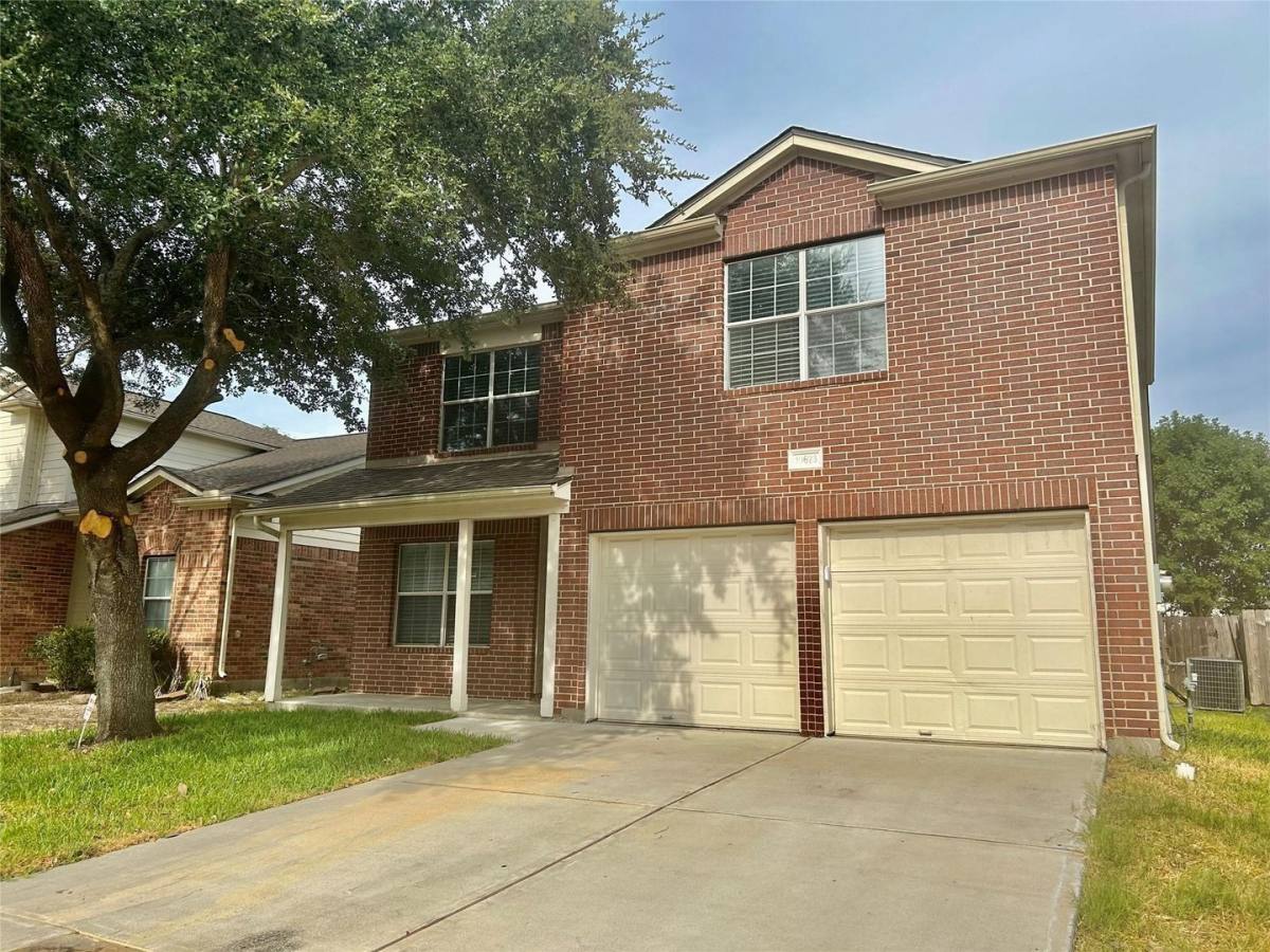 House for rent at 10623 Sugar Trace Dr, Sugar Land, TX 77498