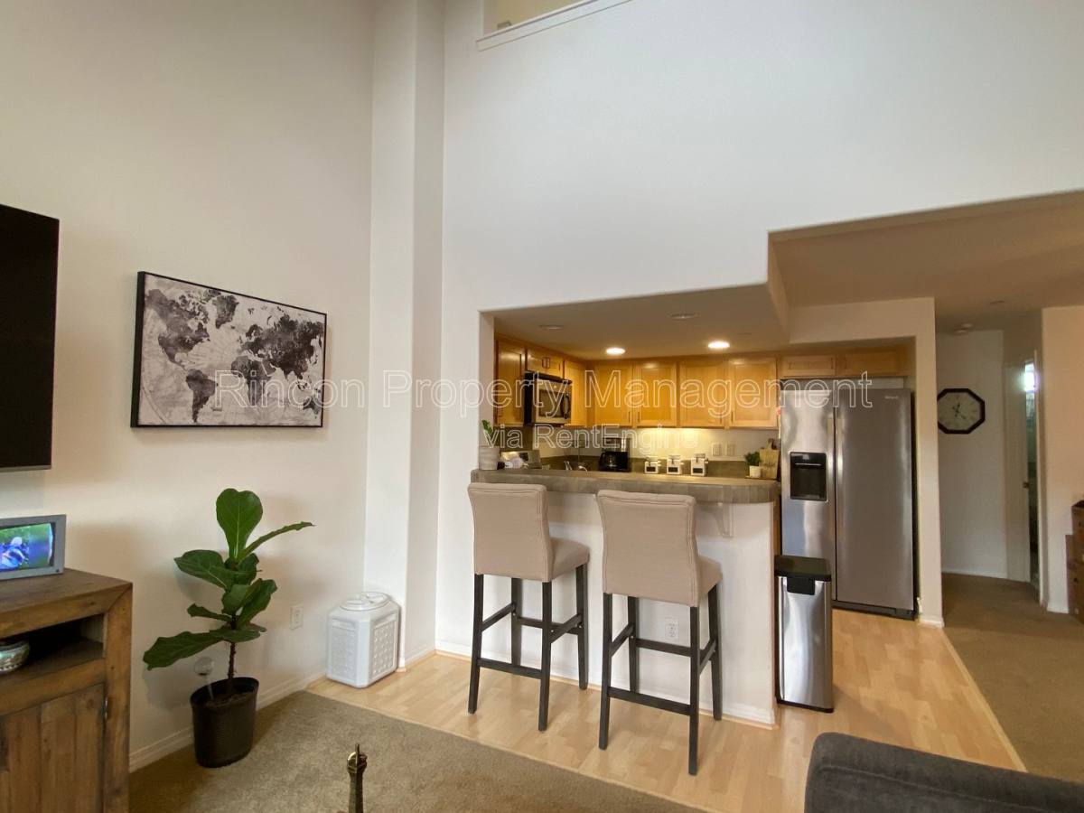 Townhouse for rent at 11216 Snapdragon St, Ventura, CA 93004