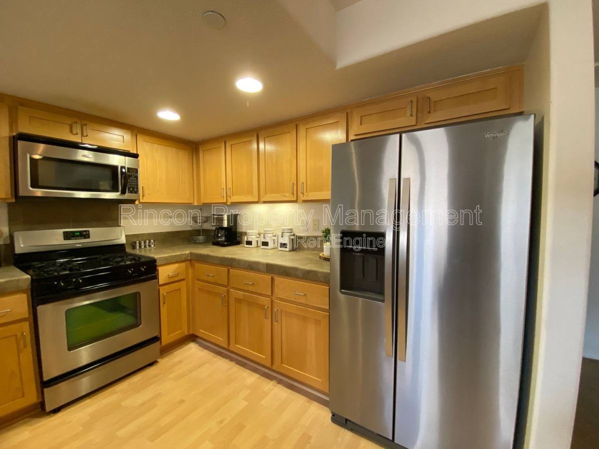 Townhouse for rent at 11216 Snapdragon St, Ventura, CA 93004