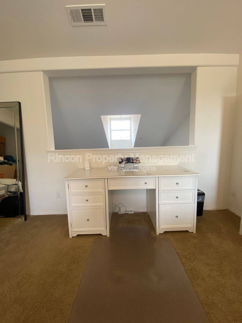 Townhouse for rent at 11216 Snapdragon St, Ventura, CA 93004