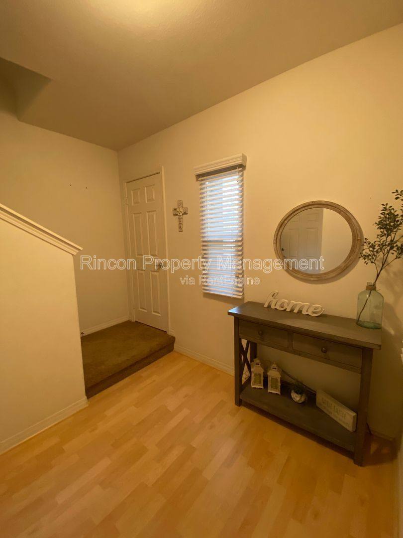 Townhouse for rent at 11216 Snapdragon St, Ventura, CA 93004