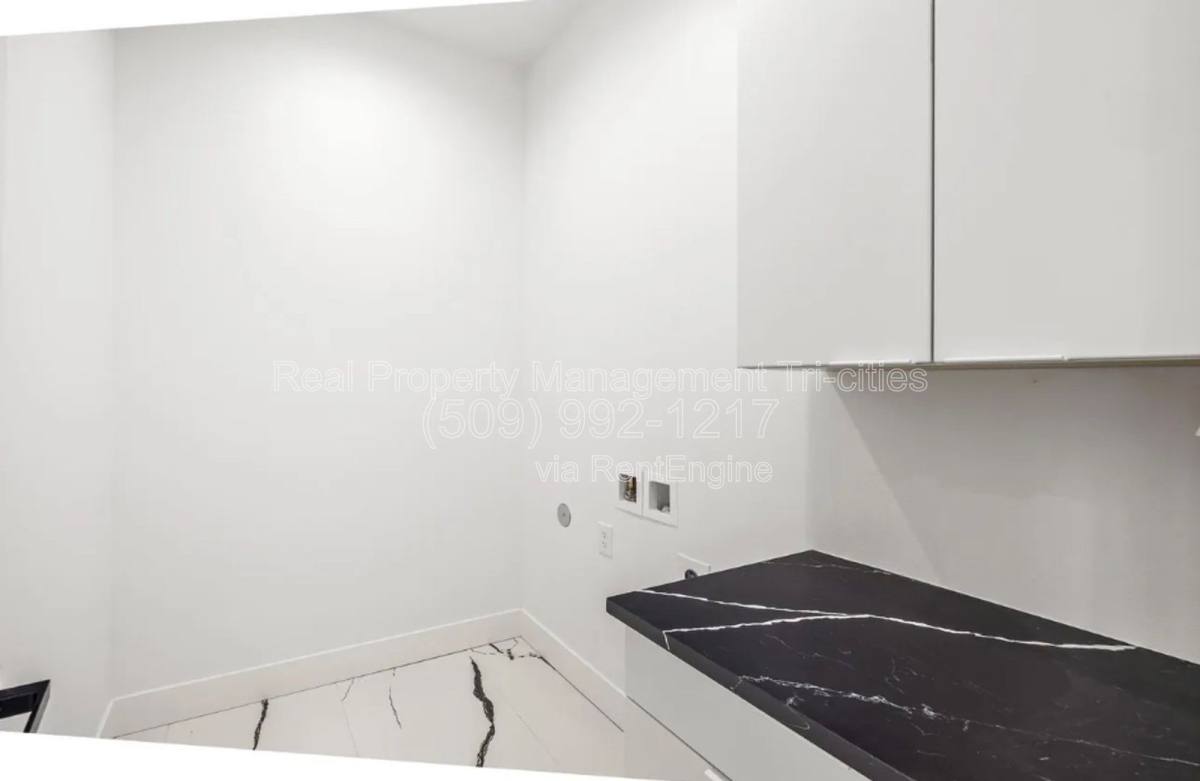 House for rent at 6982 W 22nd Ave, Kennewick, WA 99338