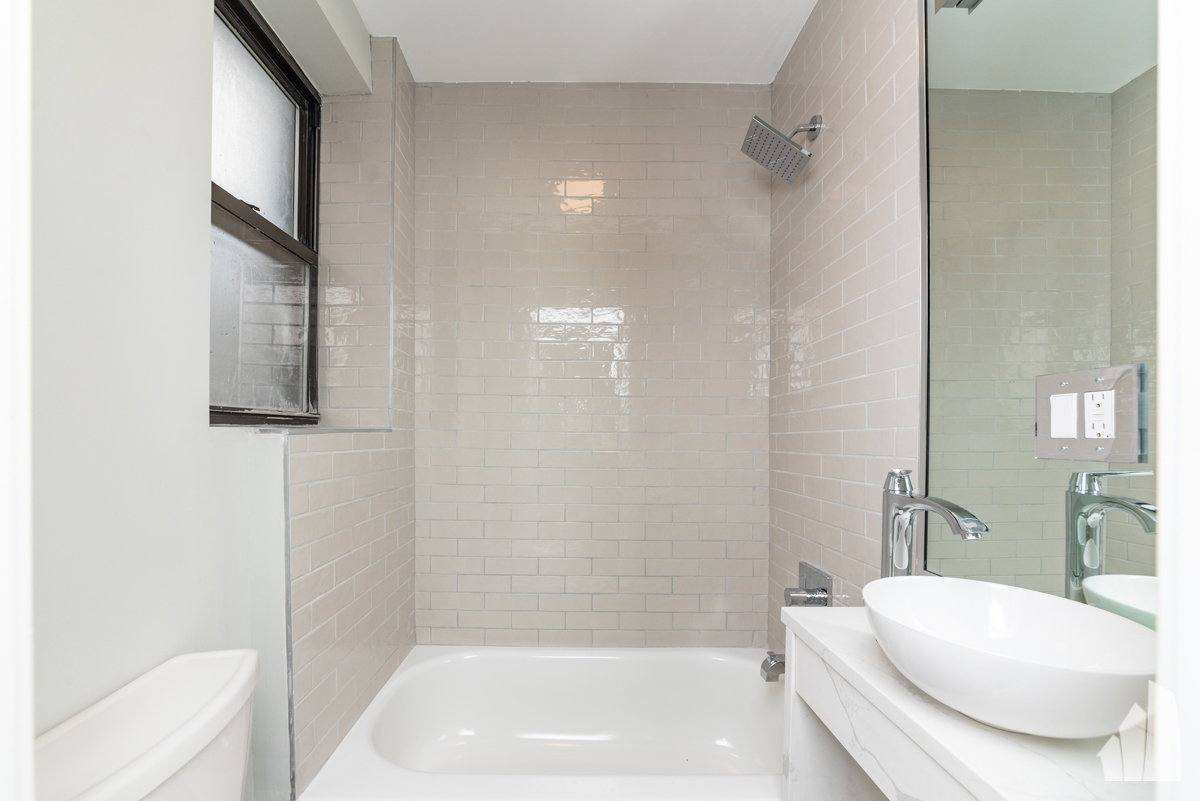 Apartment for rent at 505 W Belmont Ave #1N, Chicago, IL 60657