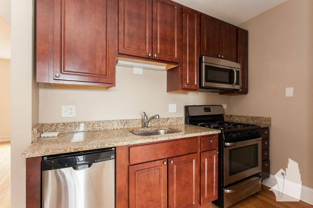 Apartment for rent at 2100 W Ainslie St #E03, Chicago, IL 60625