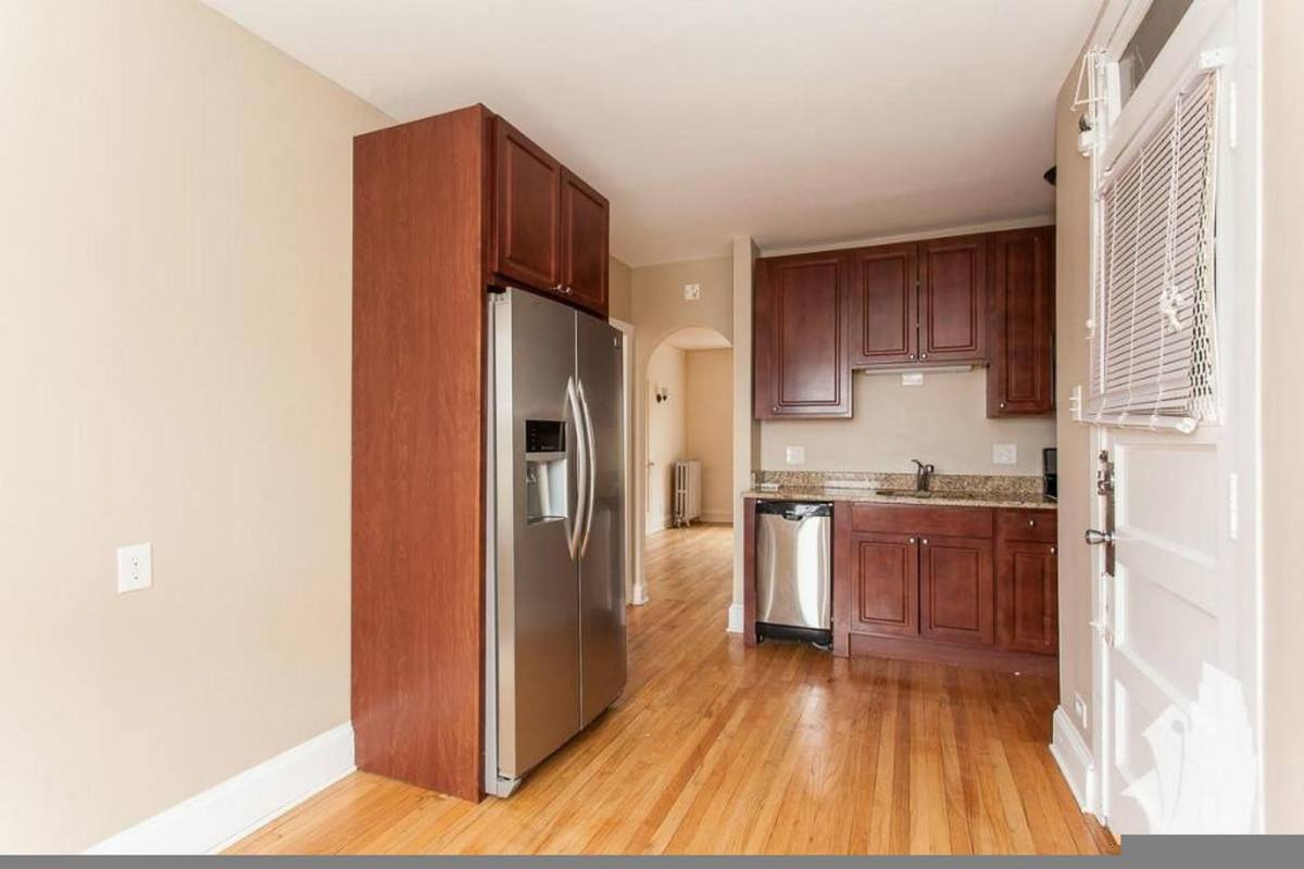 Apartment for rent at 2100 W Ainslie St #E03, Chicago, IL 60625