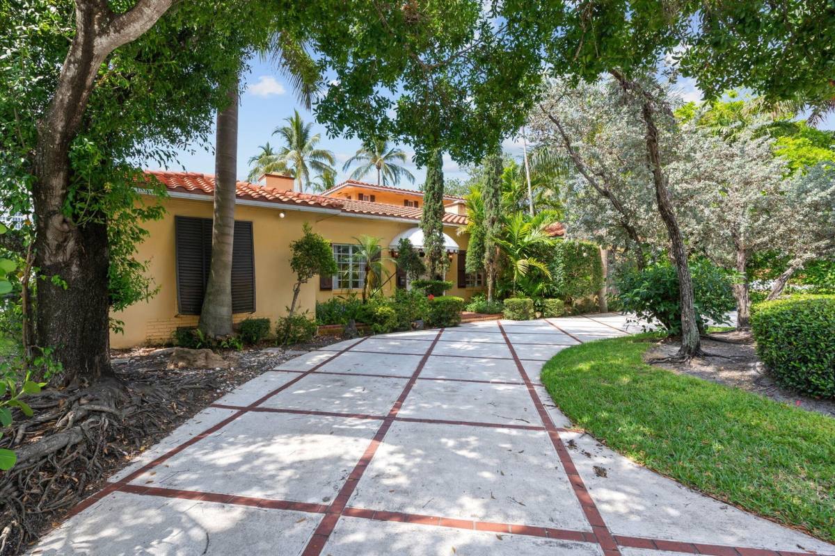 House for rent at 2400 Delmar Place, Fort Lauderdale, FL 33301
