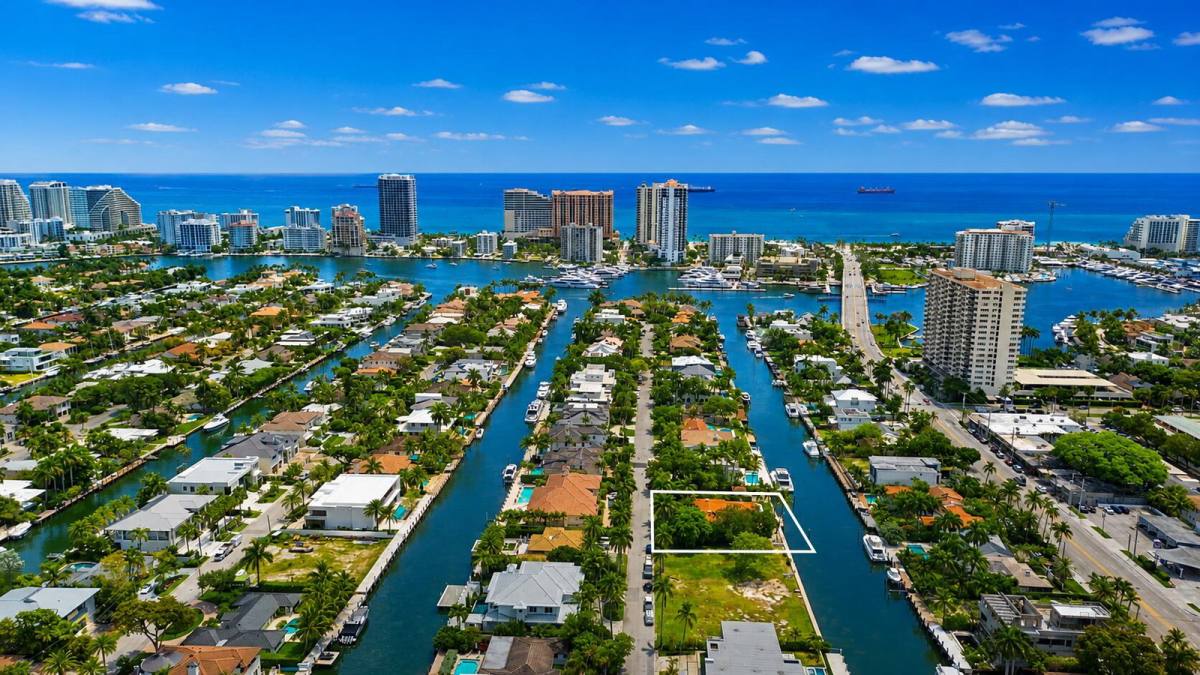 House for rent at 2400 Delmar Place, Fort Lauderdale, FL 33301