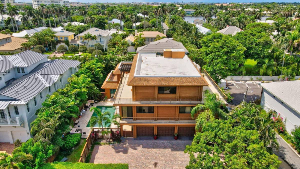 Townhouse for rent at 122 Andrews Ave, Delray Beach, FL 33483