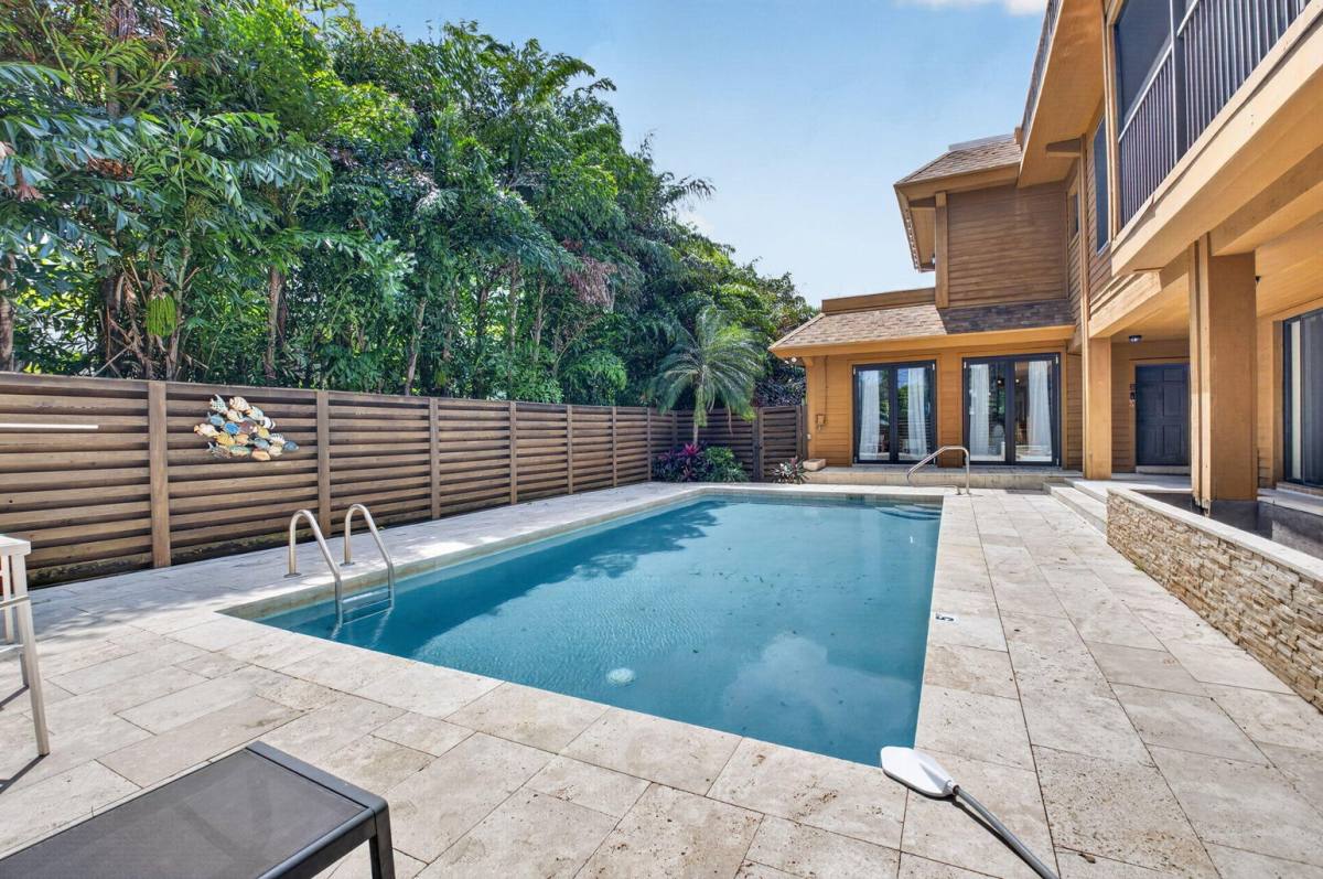 Townhouse for rent at 122 Andrews Ave, Delray Beach, FL 33483