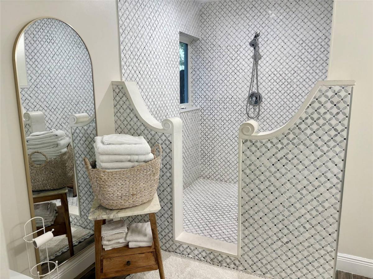 House for rent at 2300 NE 26th Ave, Pompano Beach, FL 33062