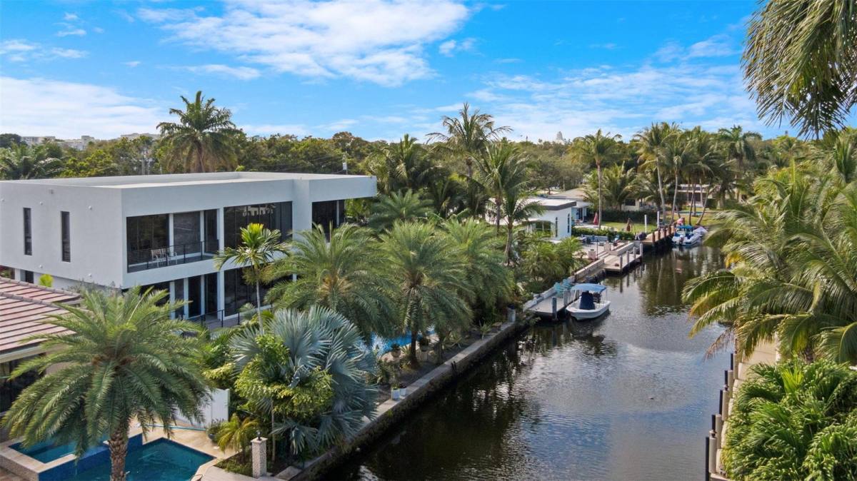 House for rent at 823 Ponce De Leon Dr, Fort Lauderdale, FL 33316