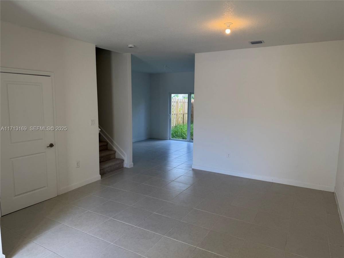 Townhouse for rent at 2876 SE 25th Ave, Homestead, FL 33035
