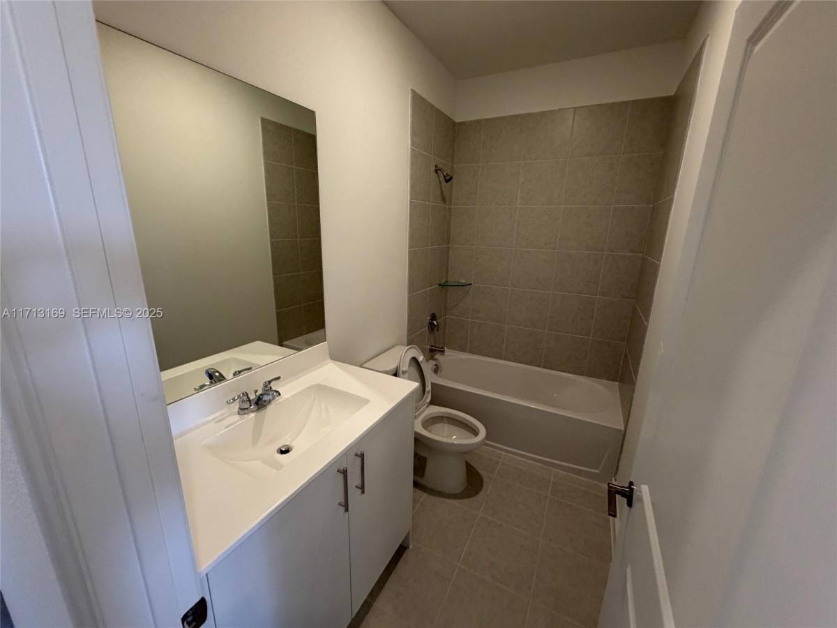 Townhouse for rent at 2876 SE 25th Ave, Homestead, FL 33035