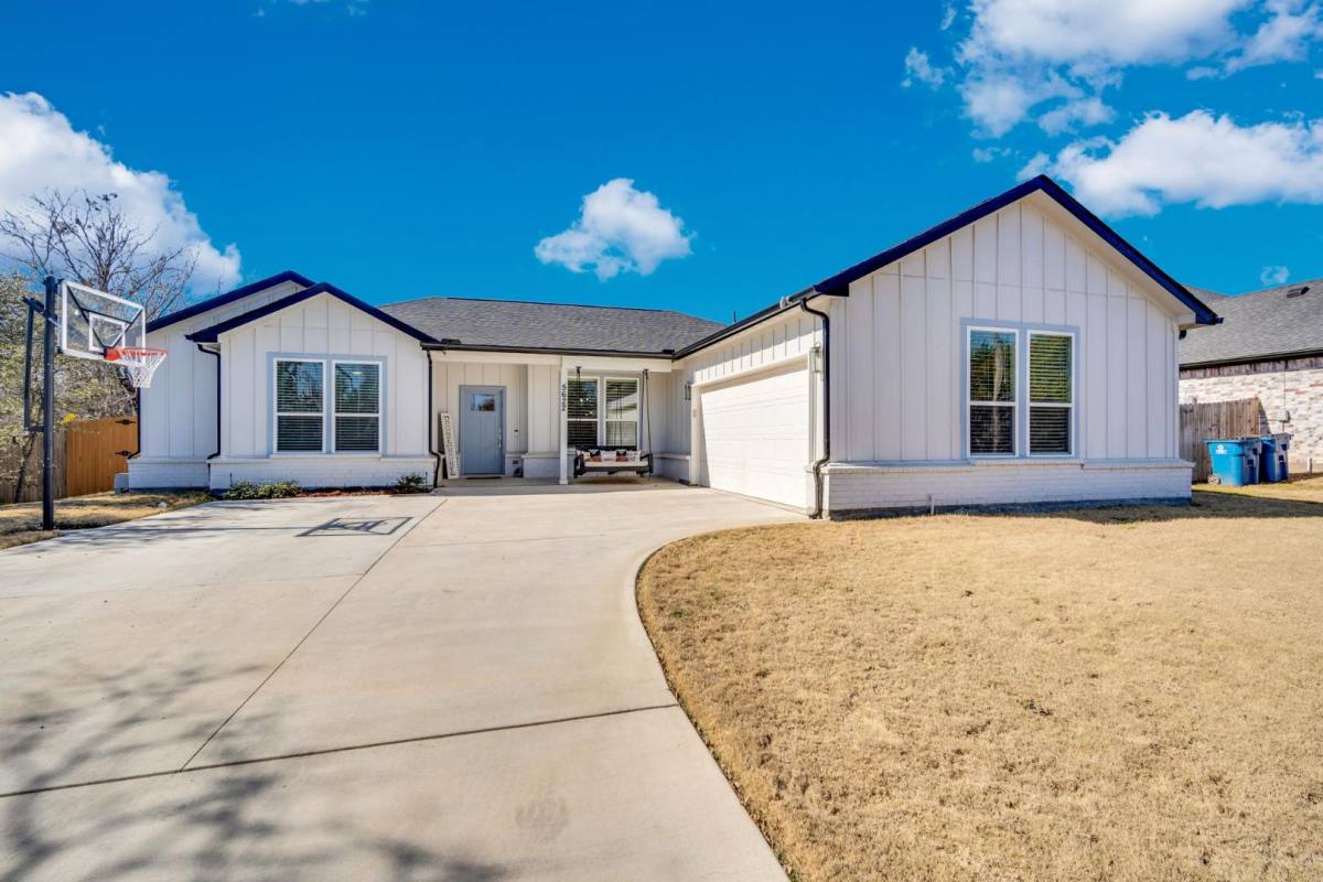 House for rent at 5622 Mesa Loop, Granbury, TX 76048