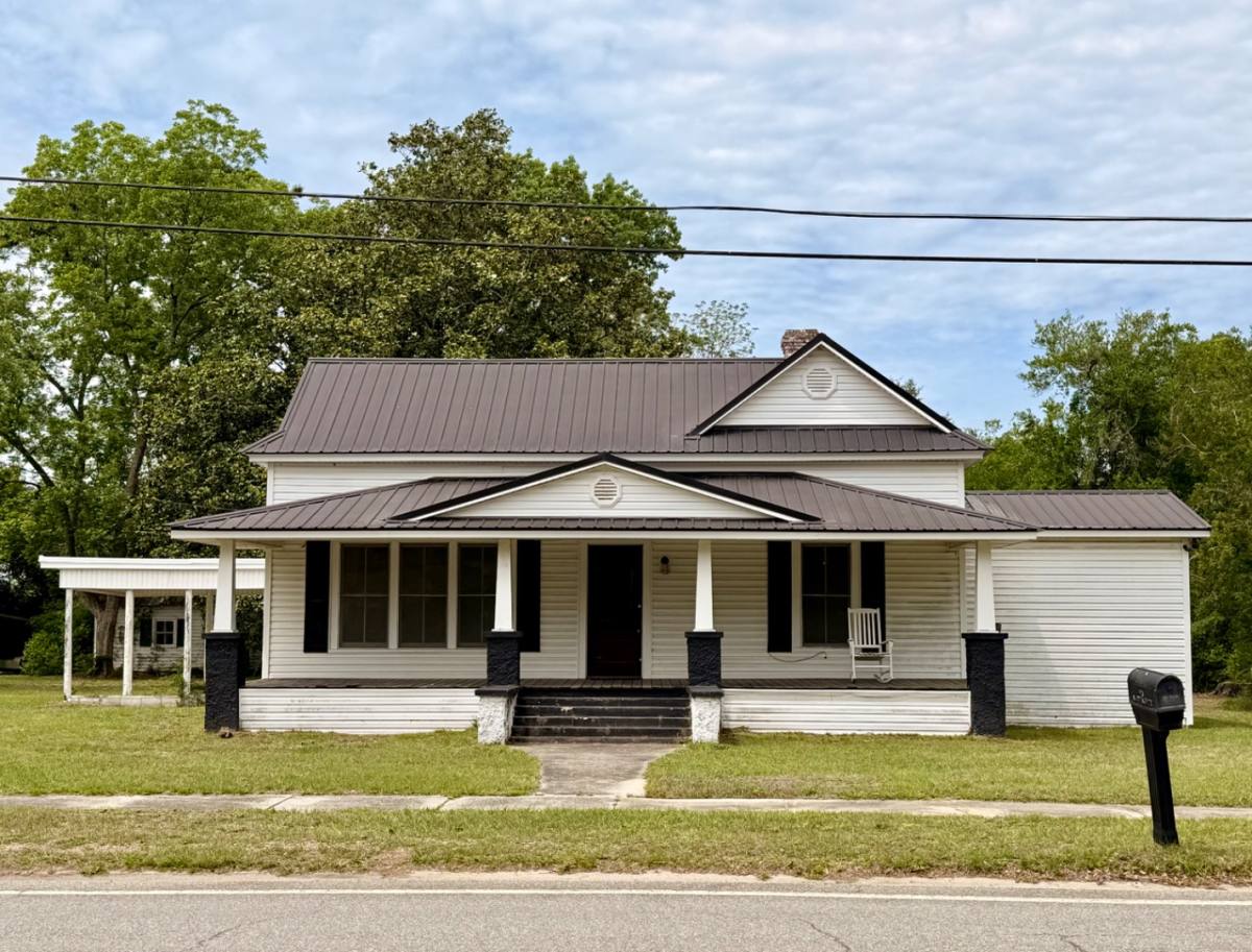 House for rent at 621 N Church St, Odum, GA 31555